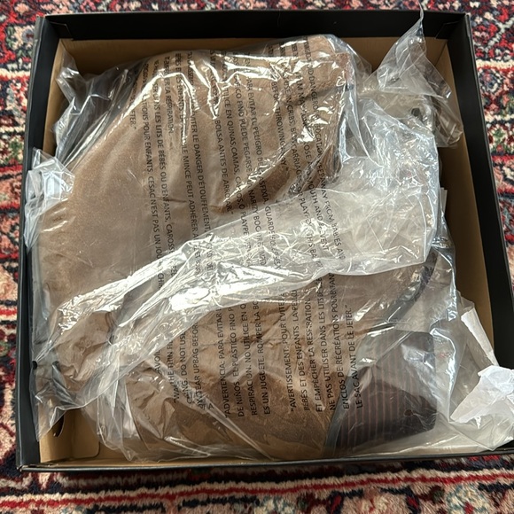 Brand New Kenneth Cole Kara boots, size 8.5 - Picture 4 of 6